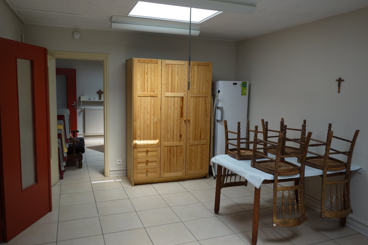 Salle à manger communautaire. © Paroisse Saint-Jean-Baptiste de Belleville.