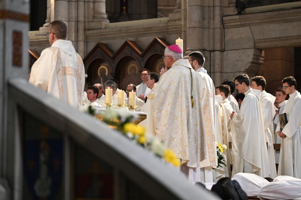Ordinations diaconales en vue du sacerdoce. © Marie-Christine Bertin / Diocèse de Paris.