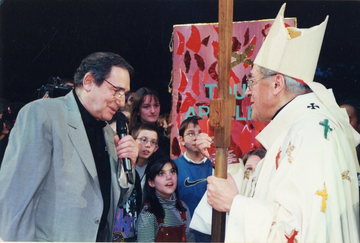 Rassemblement à Bercy pour la messe chrismale. Le 19 avril 2000. © D. R..