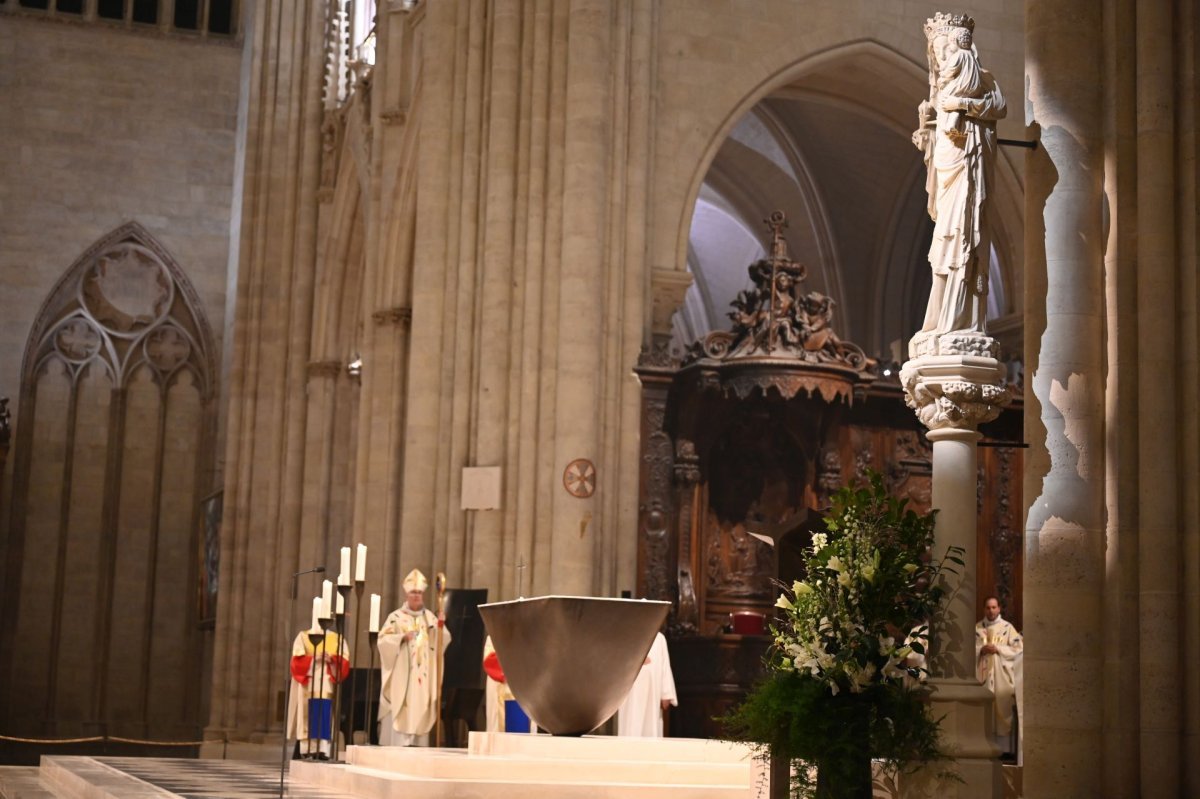 Messe du soir du vendredi 13 décembre 2024 à Notre-Dame de Paris. © Marie-Christine Bertin / Diocèse de Paris.