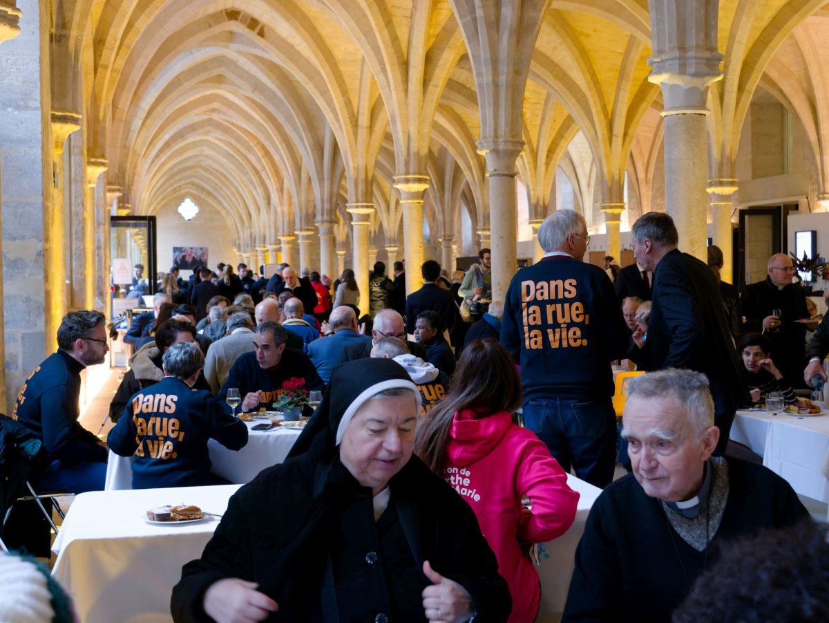 Déjeuner solidaire au Collège des Bernardins. © Yannick Boschat / Diocèse de Paris.