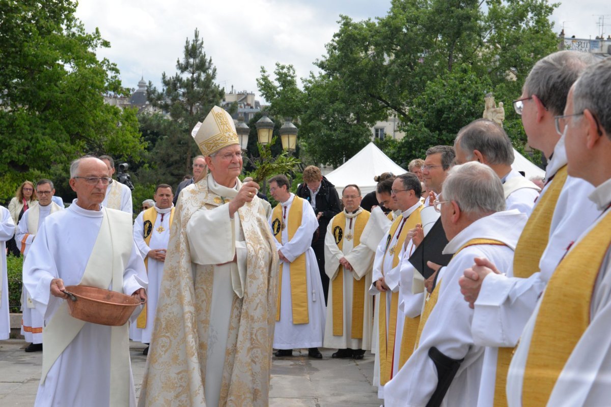 Accueil de Mgr Laurent Ulrich, archevêque de Paris. © Marie-Christine Bertin / Diocèse de Paris.
