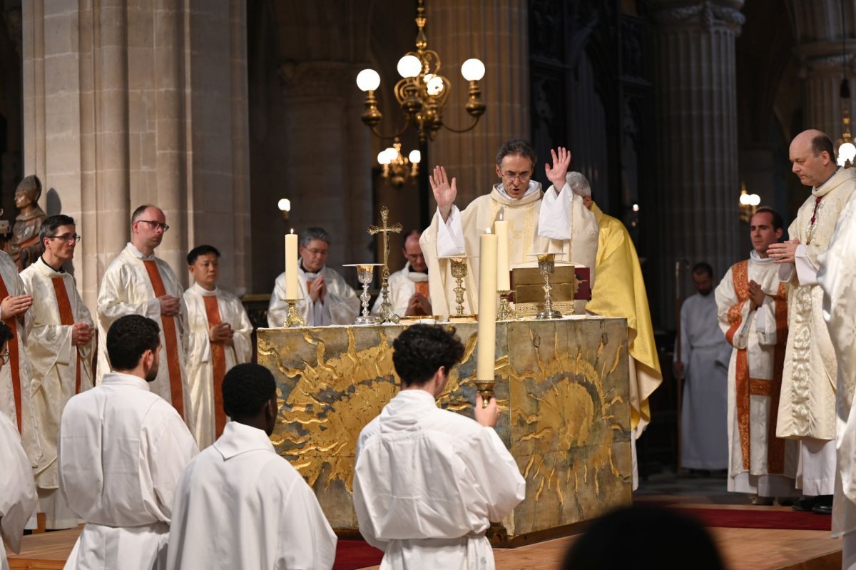 Institutions de séminaristes au lectorat et à l'acolytat. © Marie-Christine Bertin / Diocese de Paris.