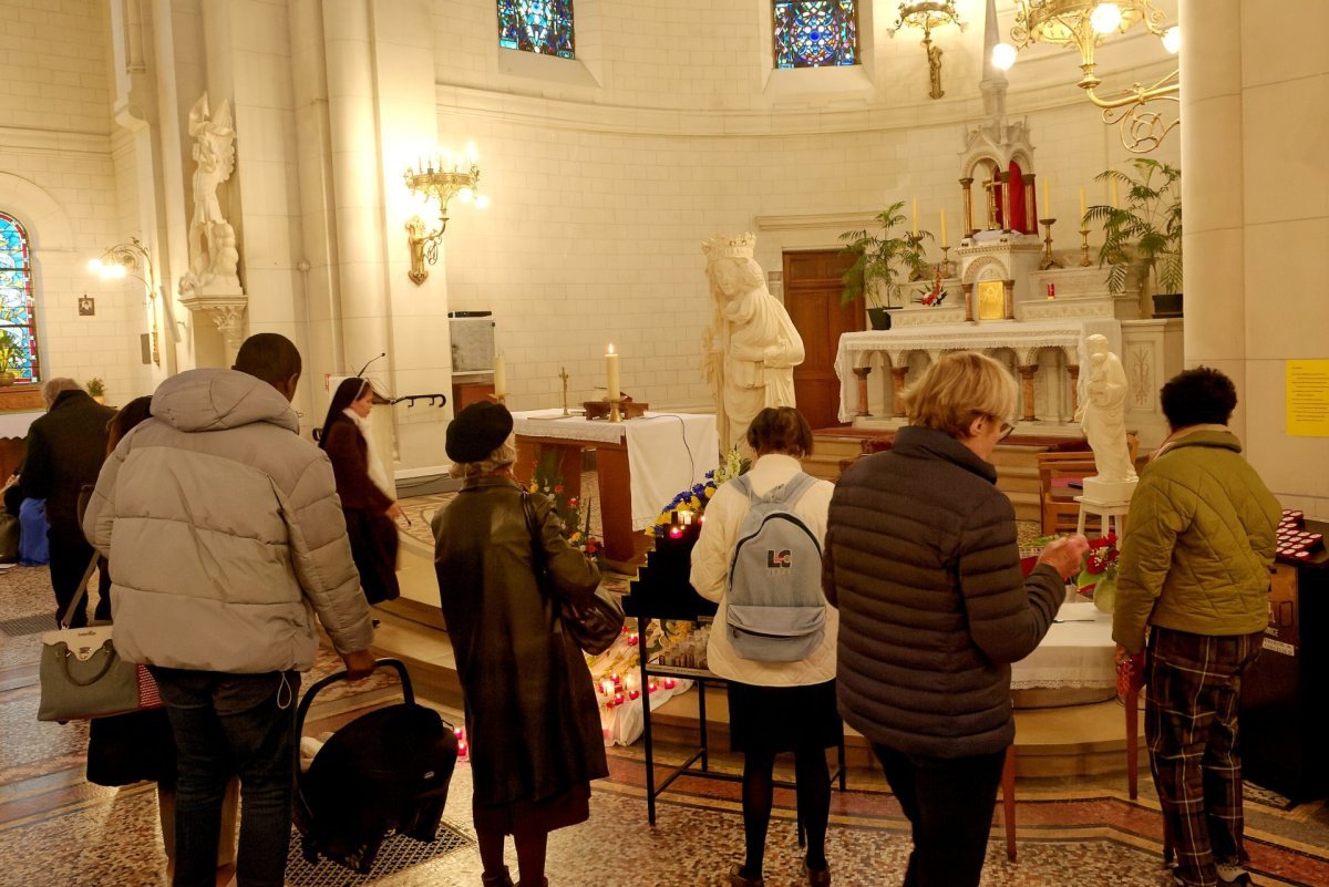 Étape 3 à l'Hôpital Saint-Joseph. © Trung Hieu Do / Diocèse de Paris.