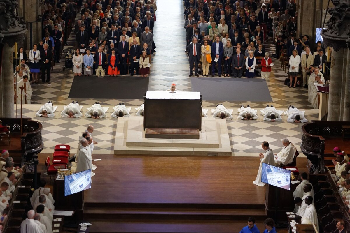 Prière de la litanie des saints. © Yannick Boschat / Diocèse de Paris.