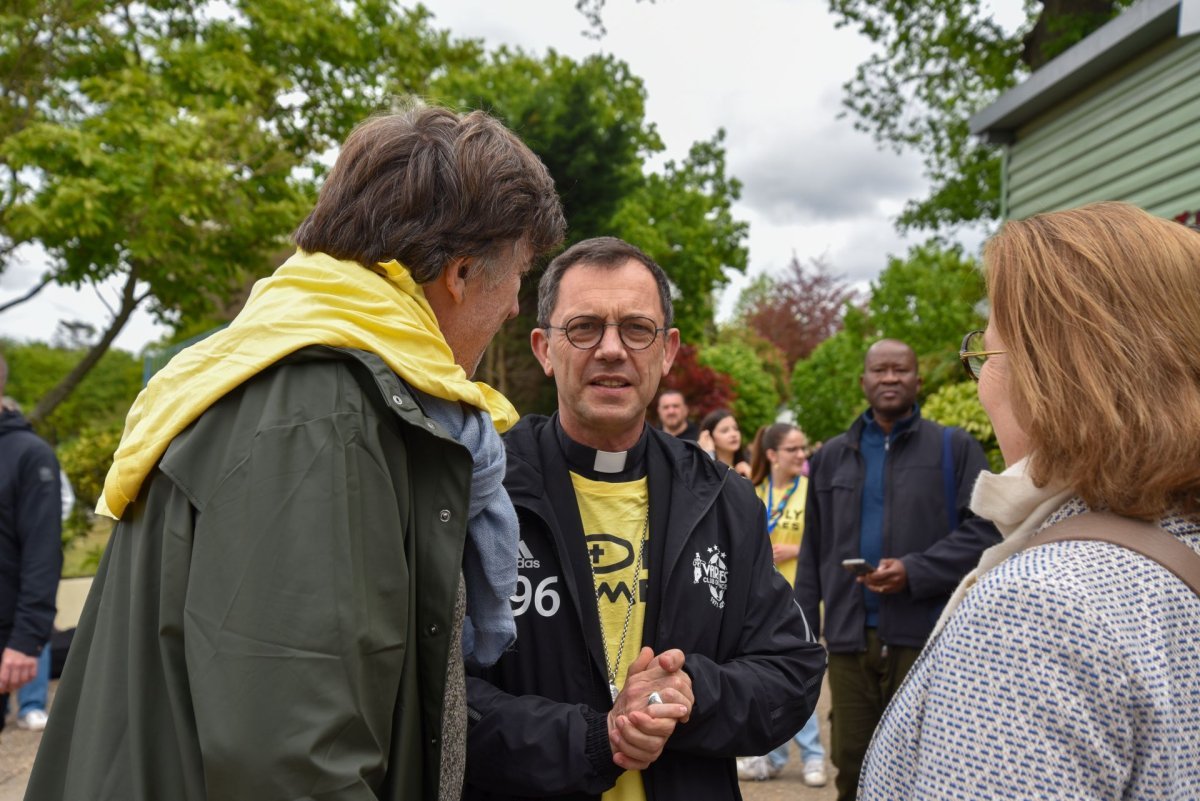 Match de football : Sélection Nationale de prêtres vs Variété Club de France. © François-Régis Salefran.