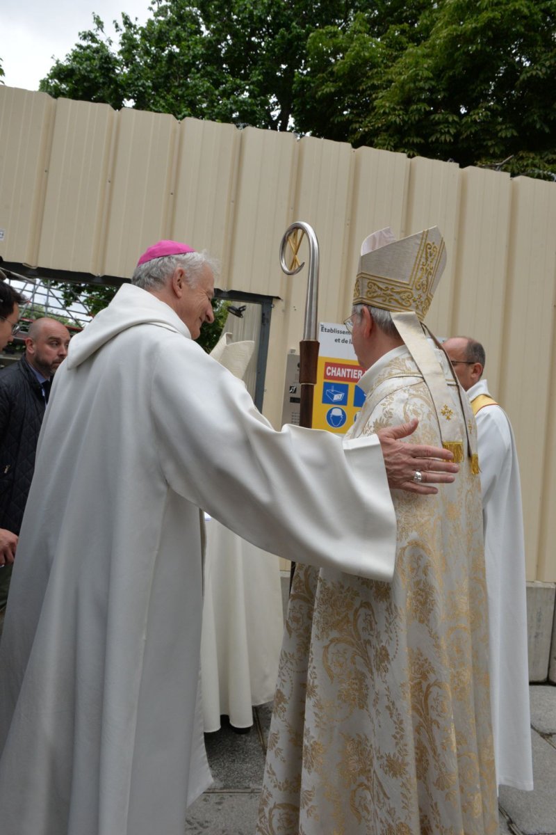Accueil de Mgr Laurent Ulrich, archevêque de Paris. © Marie-Christine Bertin / Diocèse de Paris.