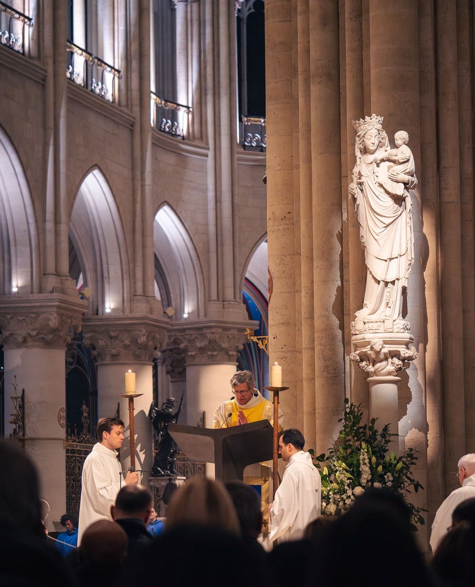 Messe du soir du mardi 10 décembre 2024 à Notre-Dame de Paris. © Maximilien Krebs.