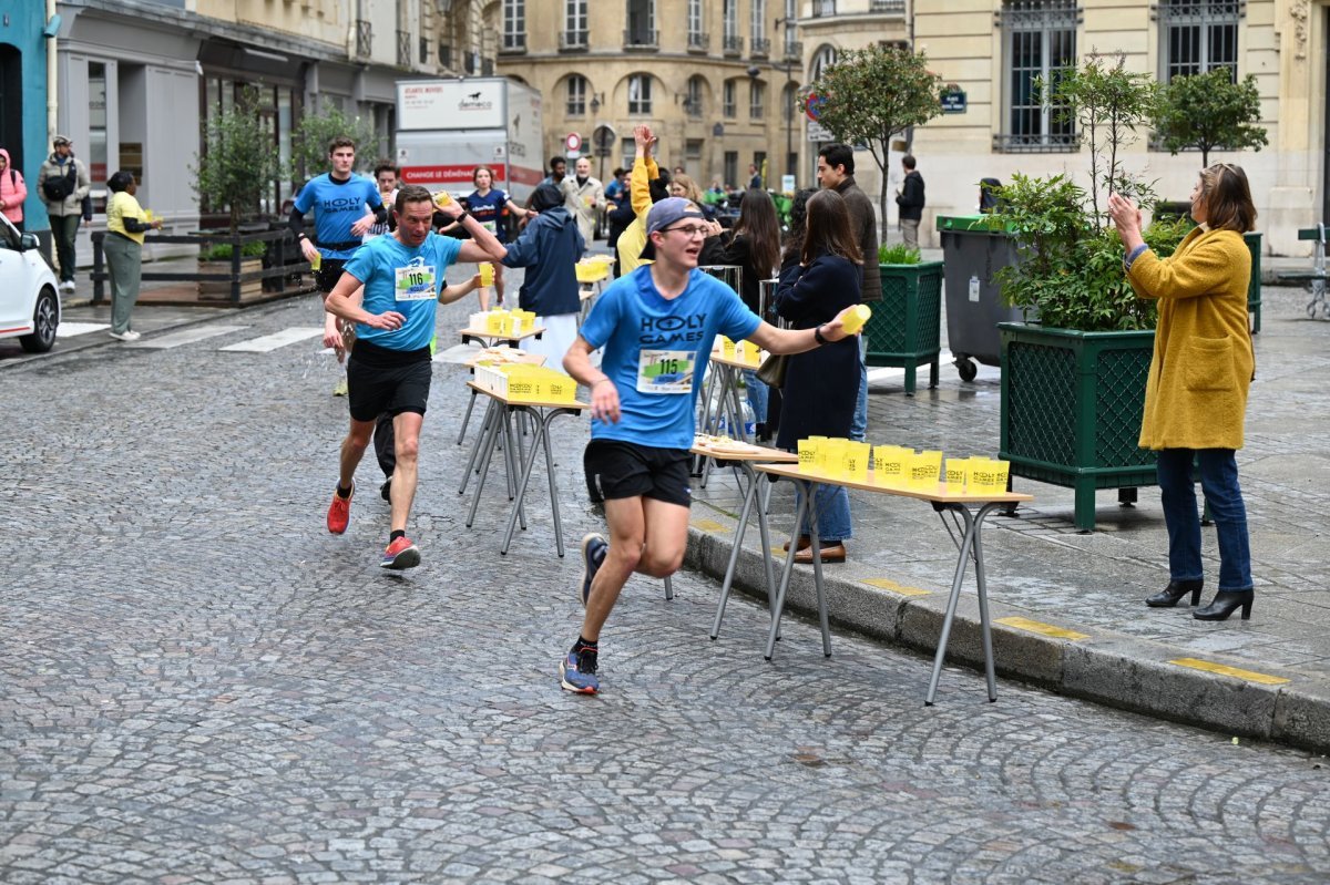 Course “Paris églises tour”. Passage à Notre-Dame des Victoires. © Marie-Christine Bertin / Diocèse de Paris.