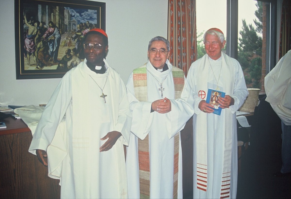 Les cardinaux Gantin, Lustiger et Humes à Denver. En 1993. © D. R..