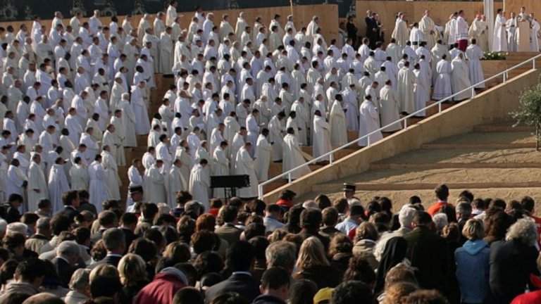 Messe en plein air avec le pape Léon XIV