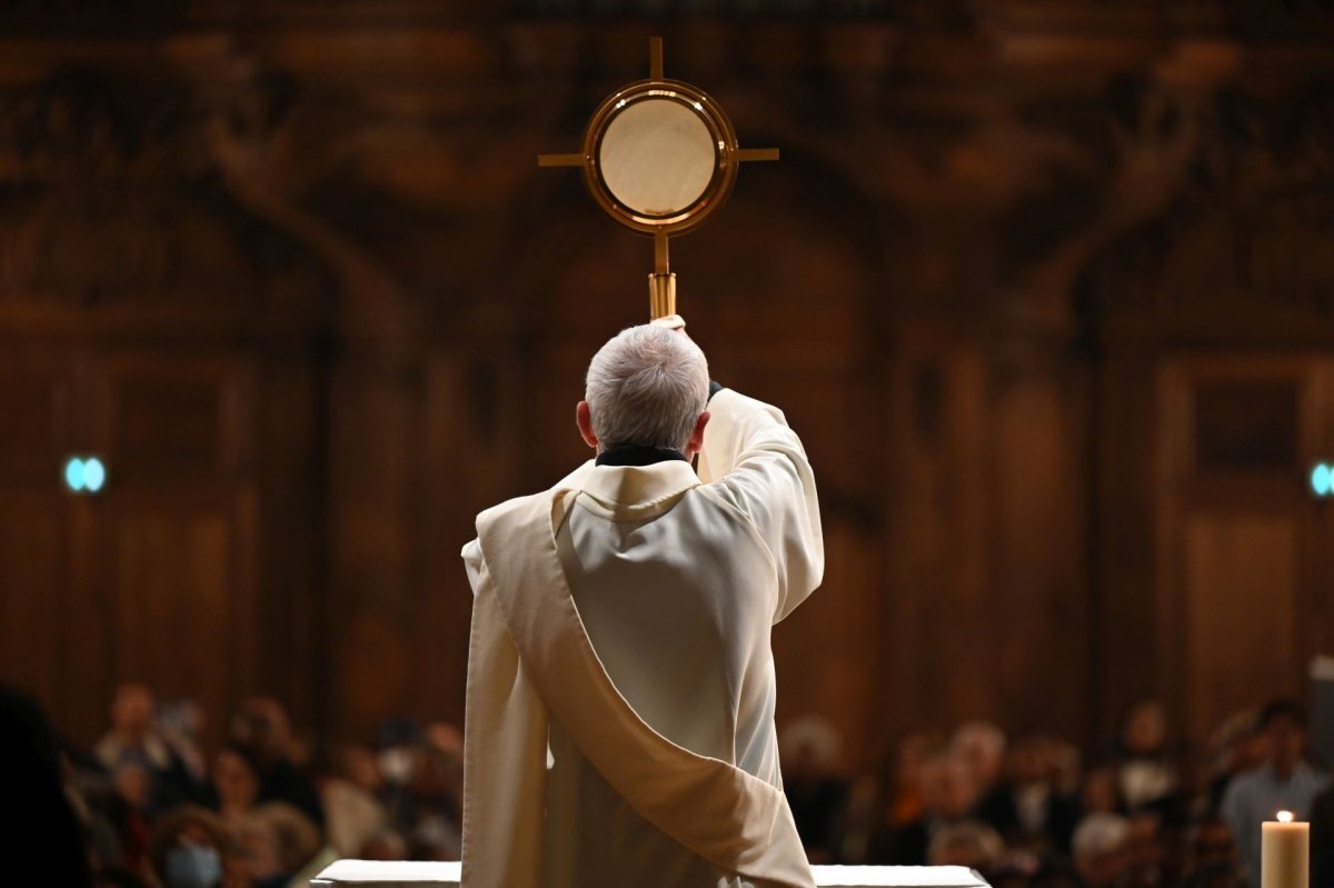 Veillée de l'espérance à la basilique Notre-Dame des Victoires. © Marie-Christine Bertin / Diocèse de Paris.