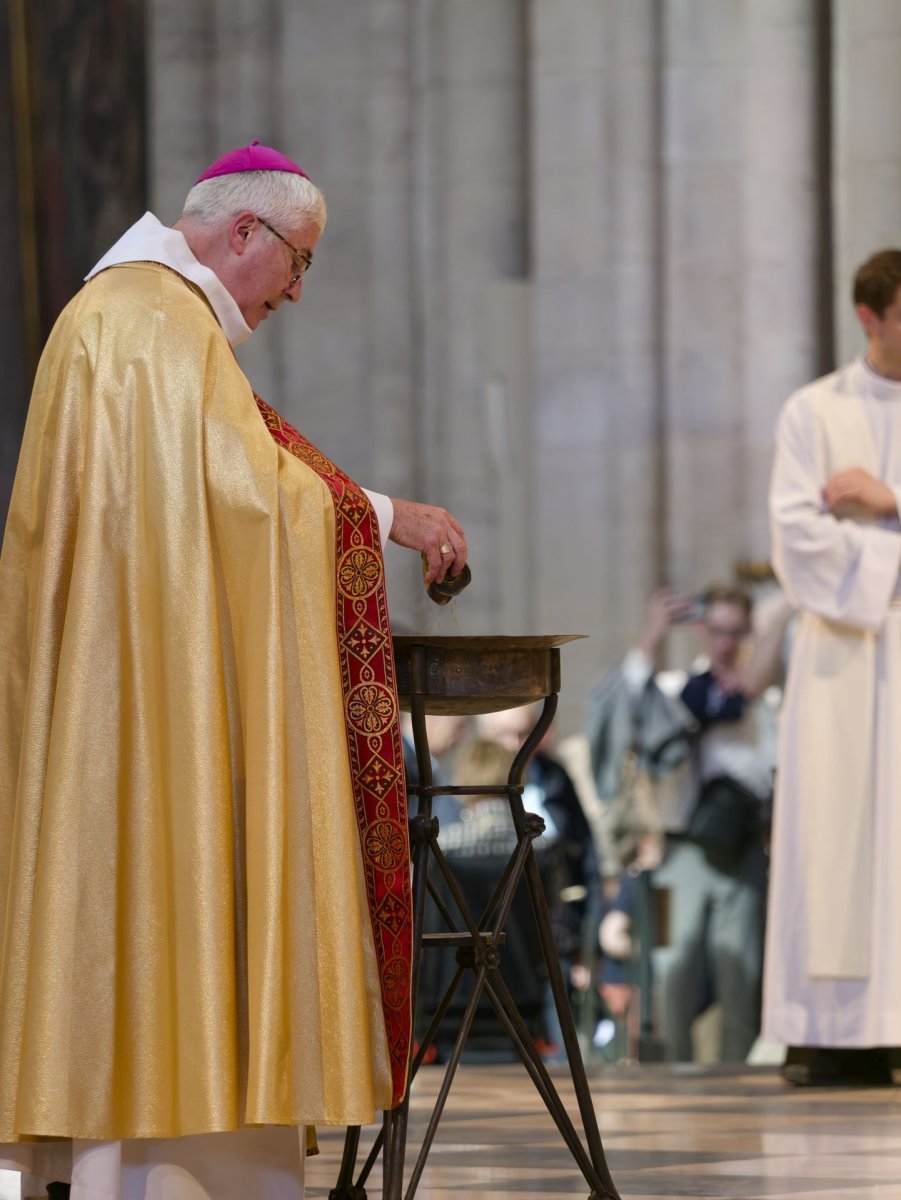 Vêpres à Notre-Dame de Paris à l'arrivée de la marche pour les vocations. © Yannick Boschat / Diocèse de Paris.
