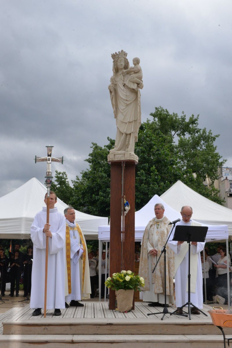 Accueil de Mgr Laurent Ulrich, archevêque de Paris. © Marie-Christine Bertin / Diocèse de Paris.