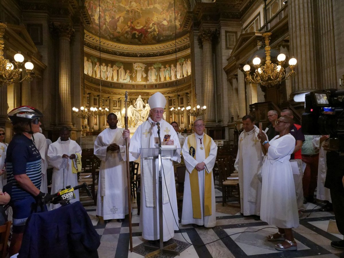 Bénédiction de la chapelle Notre-Dame des Sportifs. © Yannick Boschat / Diocèse de Paris.