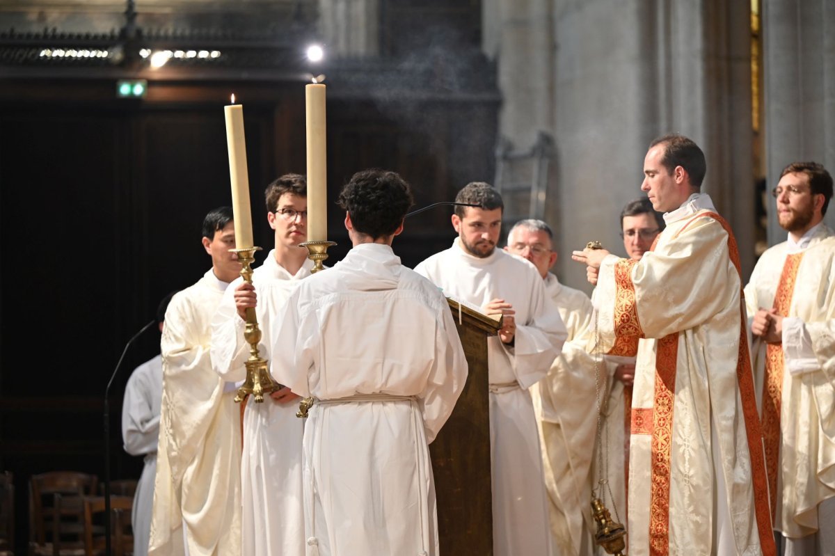 Institutions de séminaristes au lectorat et à l'acolytat. © Marie-Christine Bertin / Diocese de Paris.