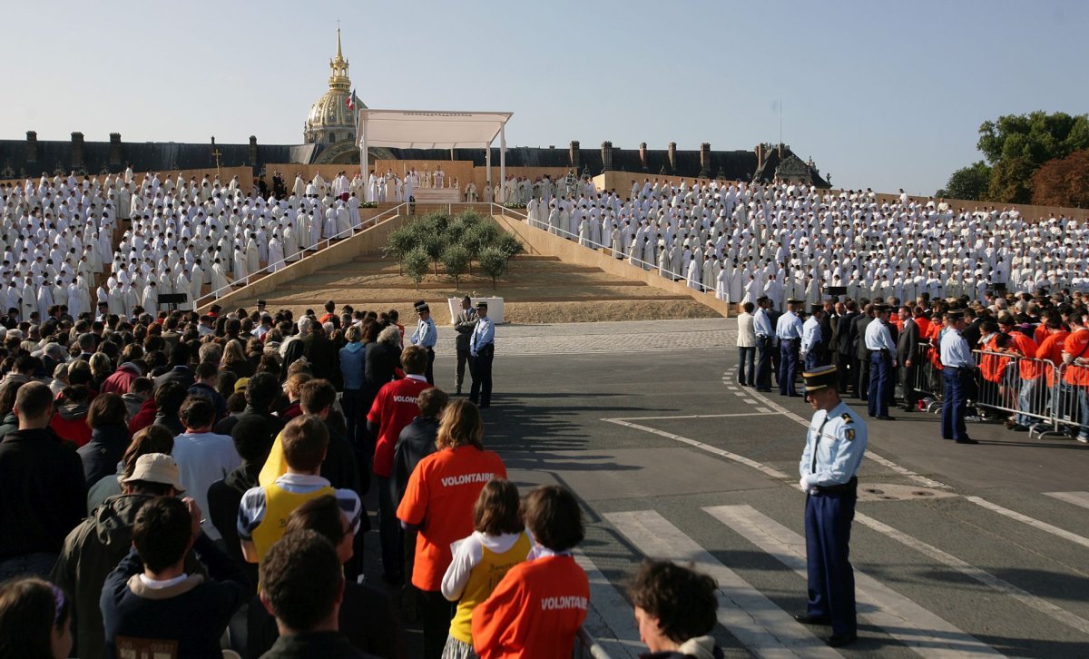 Messe sur l'esplanade des Invalides célébrée par Benoît XVI. © Alessia Giuliani / Ciric – Reproduction interdite.