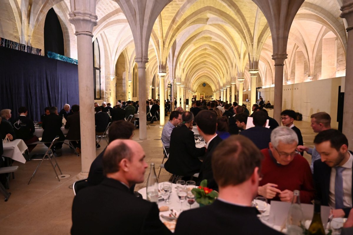 Messe pour l'anniversaire de la Faculté Notre-Dame, du Séminaire de (…). Dîner au Collège des Bernardins. © Marie-Christine Bertin / Diocèse de Paris.