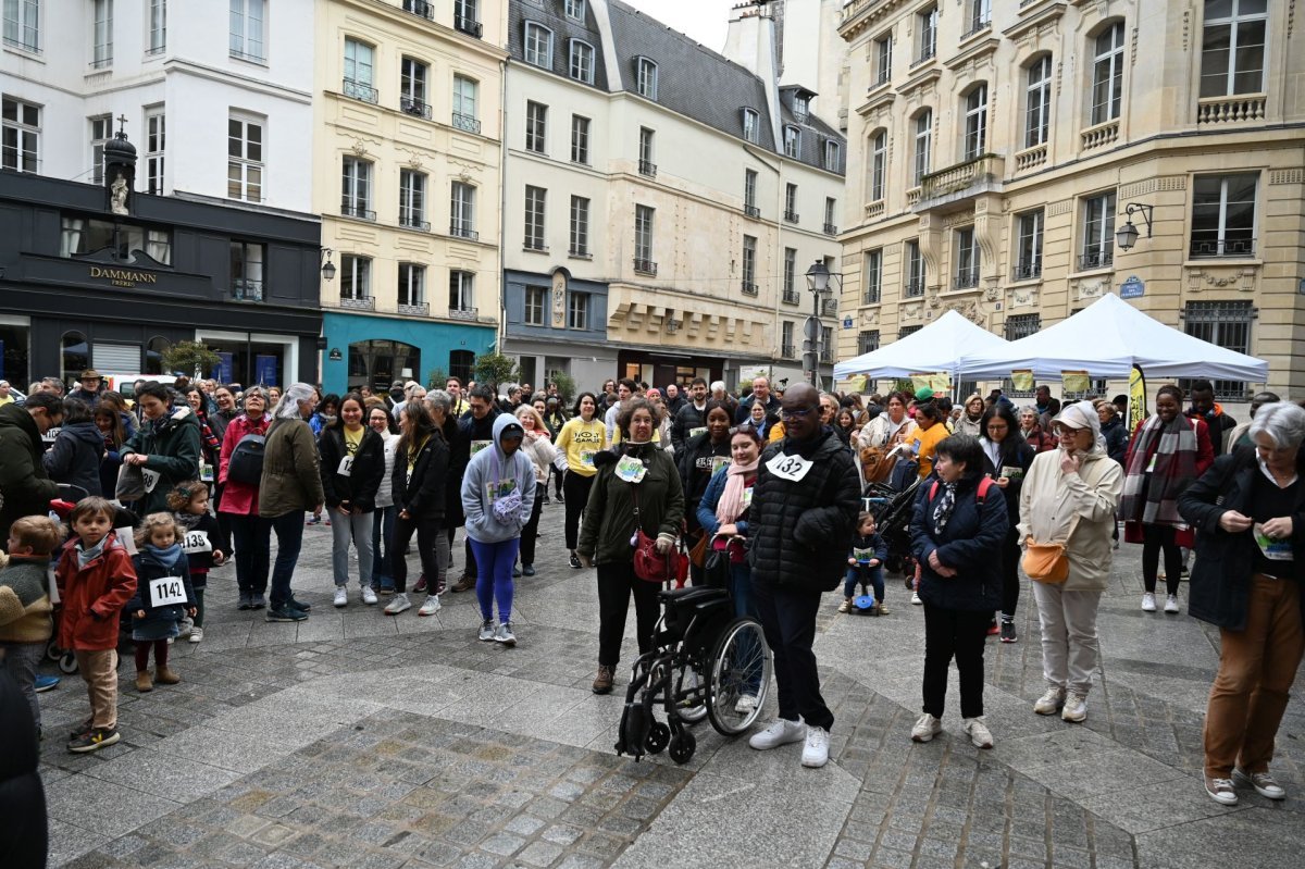 Marche “Paris églises tour”. © Marie-Christine Bertin / Diocèse de Paris.