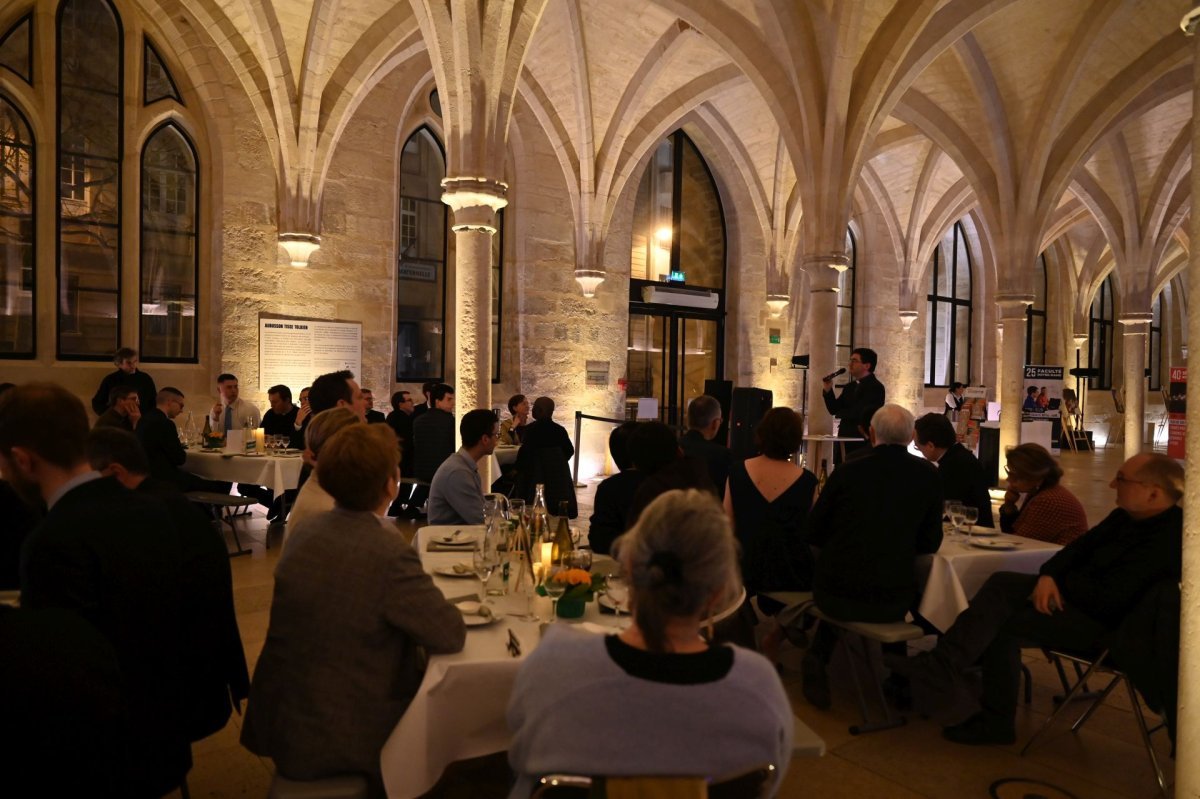 Messe pour l'anniversaire de la Faculté Notre-Dame, du Séminaire de (…). Dîner au Collège des Bernardins. © Marie-Christine Bertin / Diocèse de Paris.