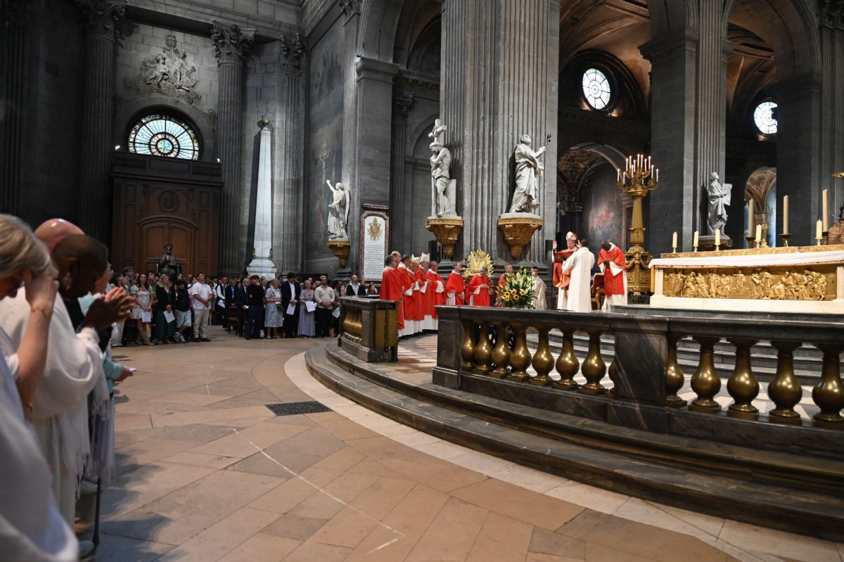 Confirmations d'adultes en juin 2025. Célébration de 16h. © Marie-Christine Bertin / Diocèse de Paris.