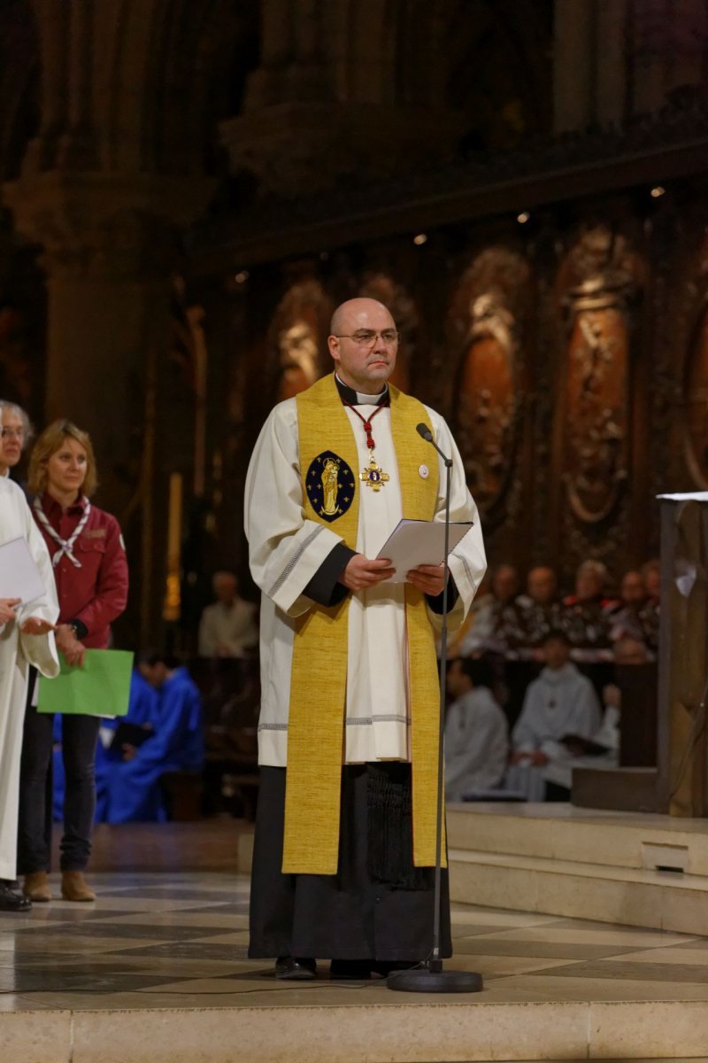 Prière œcuménique pour la sauvegarde de la création. Présentation de la procession par le Père Jérôme Bascoul, délégué diocésain à l'œcuménisme © Yannick Boschat / Diocèse de Paris.