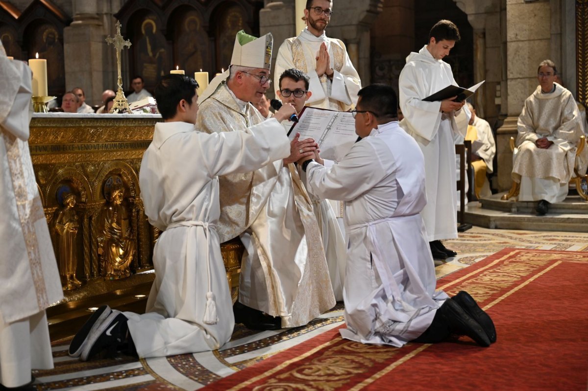 Ordinations diaconales en vue du sacerdoce. © Marie-Christine Bertin / Diocèse de Paris.