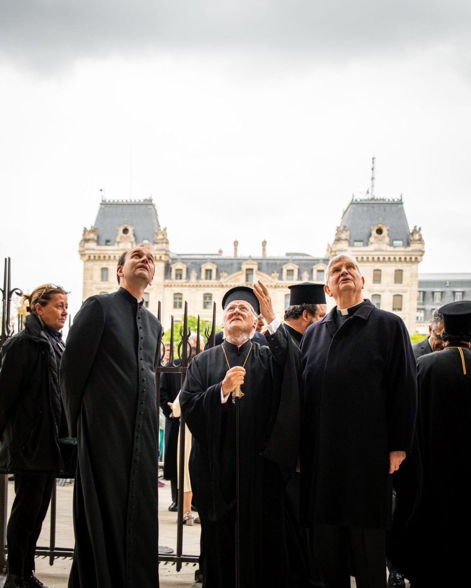 Visite de la cathédrale Notre-Dame de Paris par Sa Toute-Sainteté le (…). © Liam Hoarau / Diocèse de Paris.