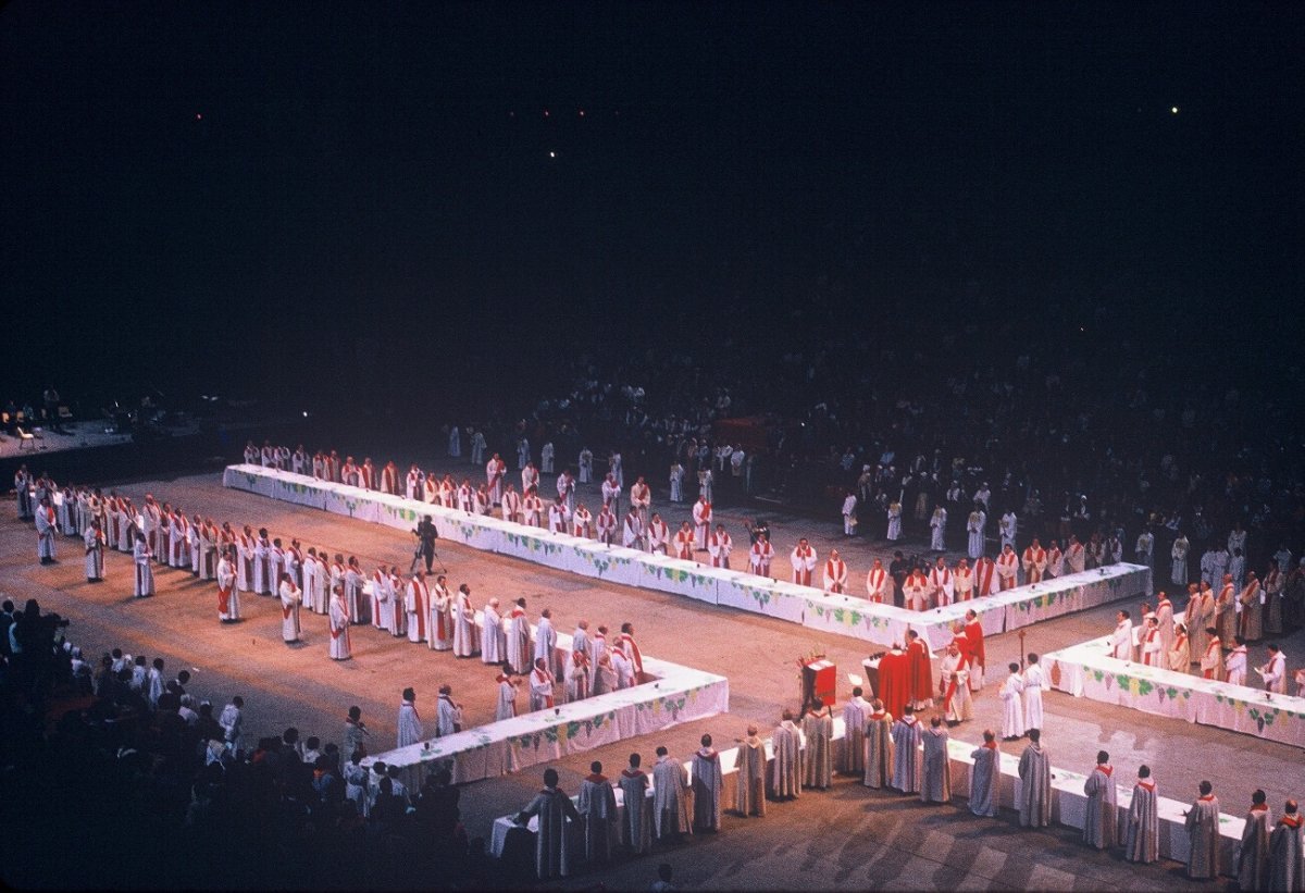Rassemblement de la catéchèse à Bercy. En février 1988. © D. R..
