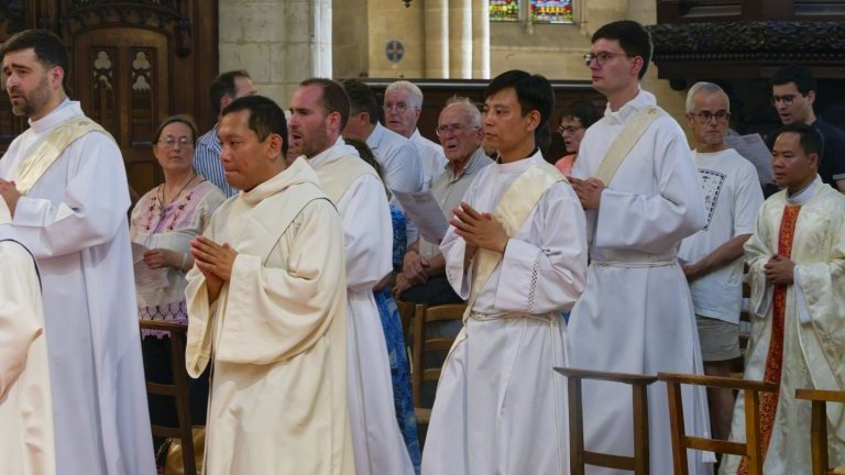 Messe et veillée de prière pour les vocations 2026. (c) Yannick Boschat / Diocèse de Paris.