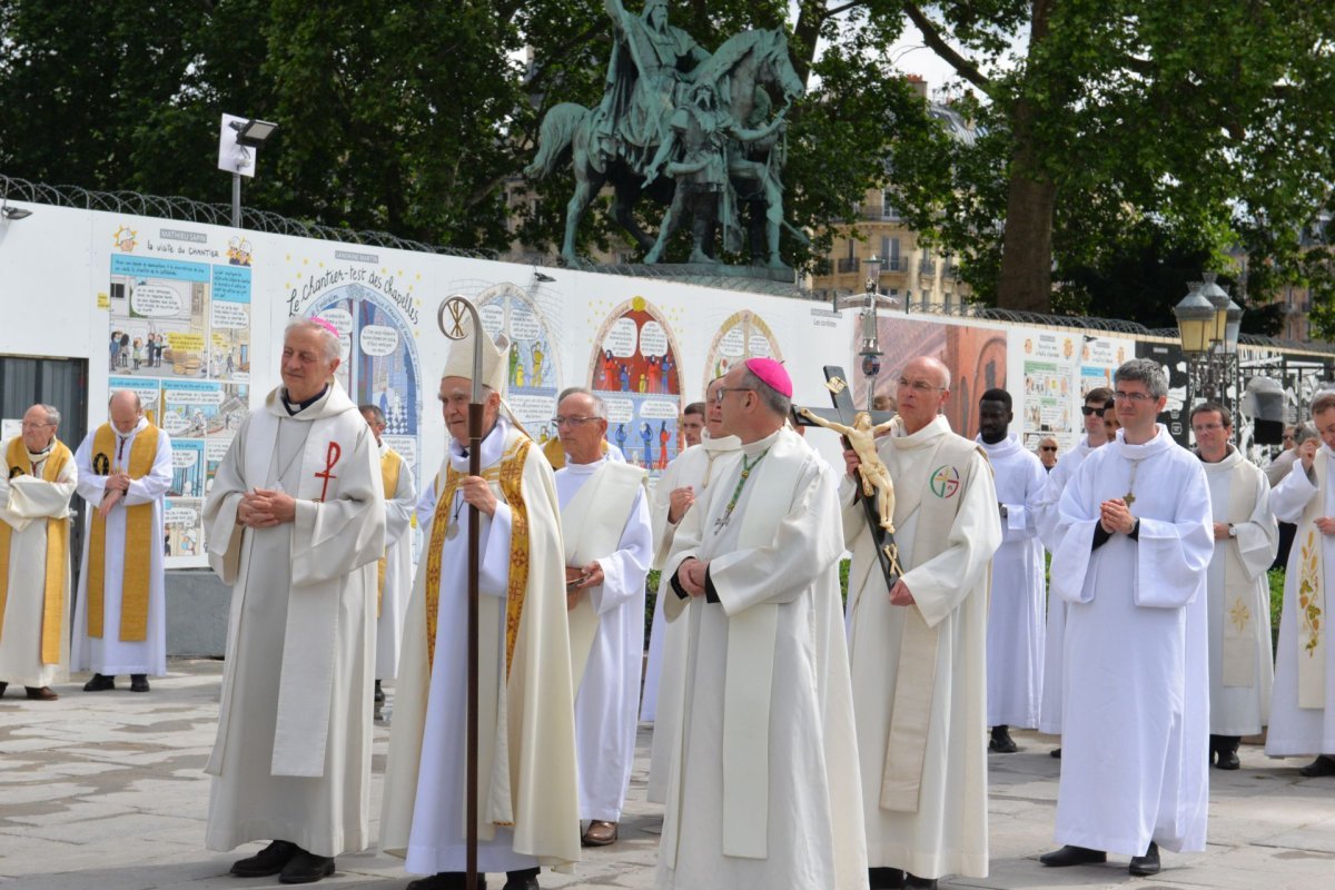 Accueil de Mgr Laurent Ulrich, archevêque de Paris. © Marie-Christine Bertin / Diocèse de Paris.